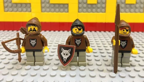 LEGO Minifigure Lot Wolfpack Renegades Wolf Soldier shield Set Castle