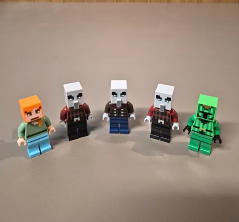 LEGO Minecraft Minifigure Lot 5 Pieces Alex Creeper Pillager Minifigure