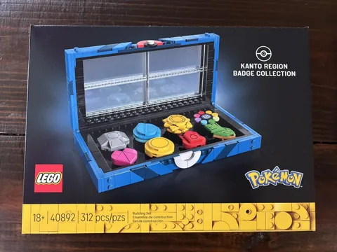 New LEGO Pokemon Kanto Region Badge Collection 40892 + Mini Pokemon Center 40911