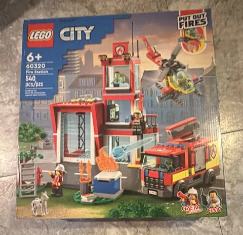 LEGO City Fire Station 60320 Set 540 pcs Box 6+ Freya McCloud Finn