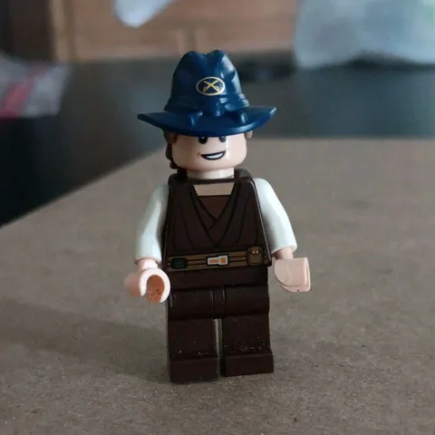 LEGO Minifigure Brown Outfit with Dark Blue Wide-Brim Hat & Gray Hair