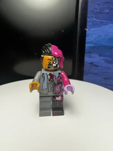 LEGO Two-Face Minifigure - 70915 DC Batman Double Demolition ***NEW***