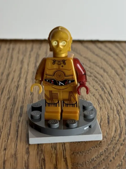 LEGO Minifigure - STAR WARS Exclusive: The Force Awakens - C-3PO w/ Red Arm