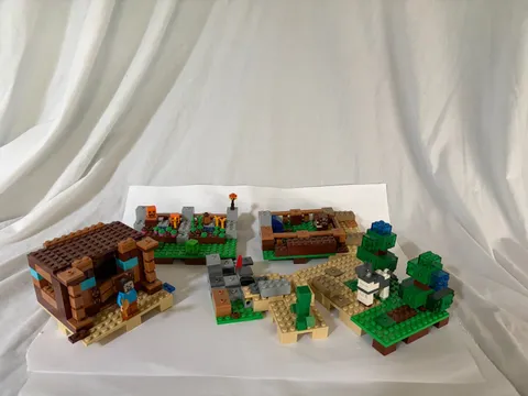 Lego Minecraft: The Crafting Box 2.0 (21135) With Manuals Not Complete