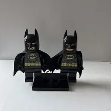 Batman - Black Suit with Yellow Belt and Crest LEGO Minifigure sh016b (2 PACK)