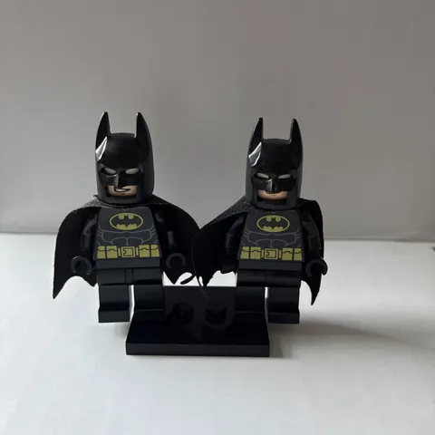 Batman - Black Suit with Yellow Belt and Crest LEGO Minifigure sh016b (2 PACK)