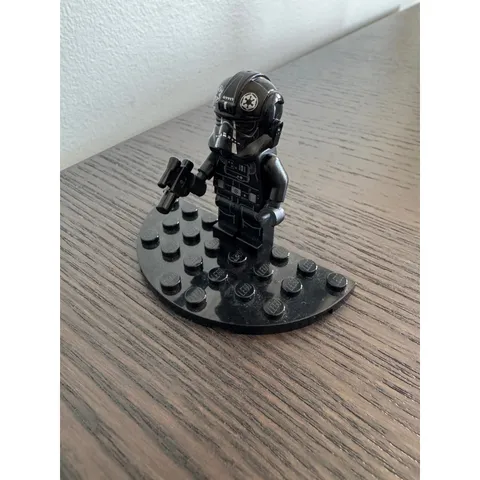 LEGO Star Wars TIE Pilot Minifigure Blaster Black Silver Flight Suit Trooper