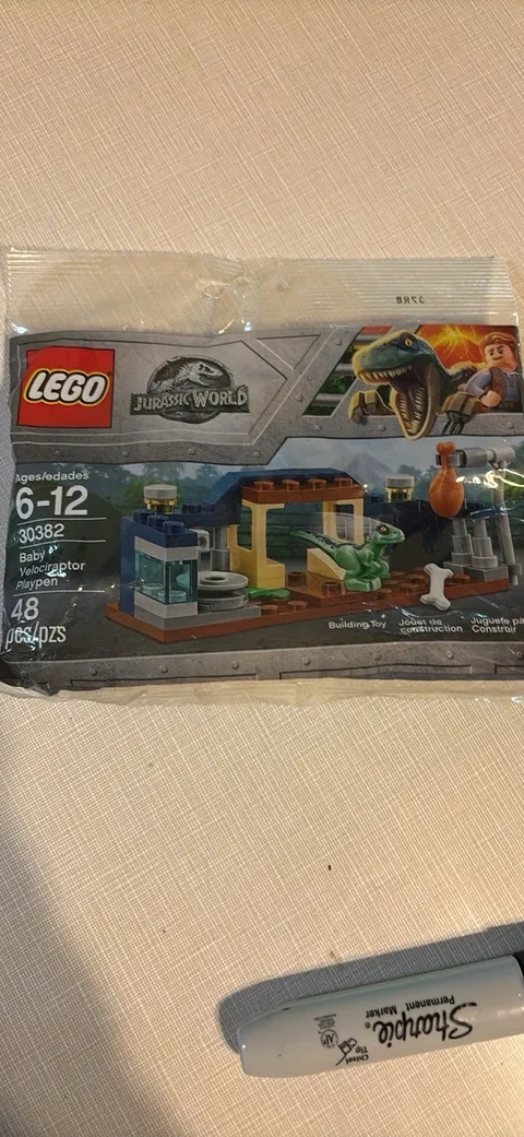 LEGO Jurassic World 30382 Baby Velociraptor Playpen 48 Pieces Polybag 2018