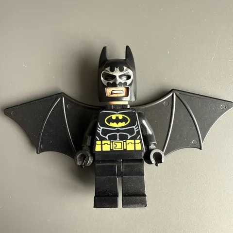 Lego Batman 10937 Black Wings, White Headband Super Heroes Minifigure