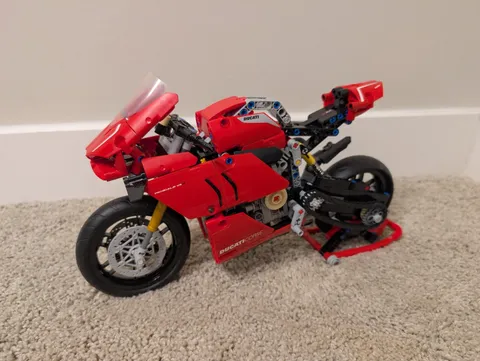 LEGO TECHNIC: Ducatti Panigale V4 R - Set 42107 used