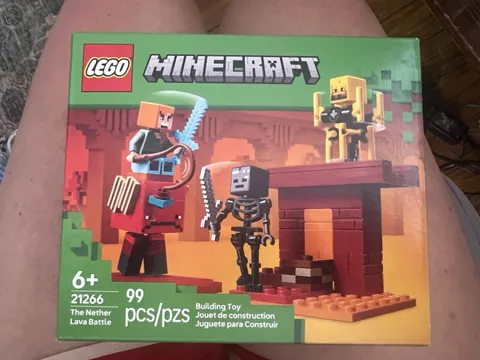 Lego Minecraft 99 Pieces the Nether Lava battle 21266 New In Box