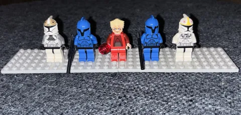 LEGO Star Wars Minifigures from Ventor-Class Republic Attack Cruiser Set 8039