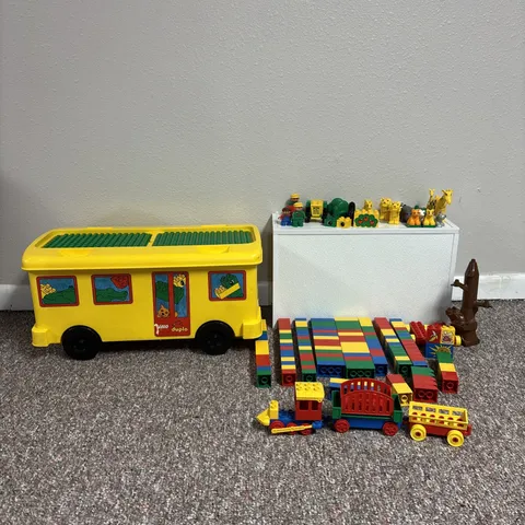 Vtg 1997 LEGOS DUPLO Storage Ride On Bus Rare+ 2 24x24 stud base plates + more! 