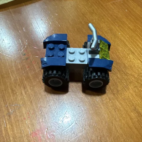 LEGO 4-Wheel Vehicle Build - Blue/Light Gray/Black