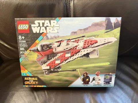 Lego Star Wars Jedi Bob's Starfighter Set 75388 With 3 Lego Figures - Sealed