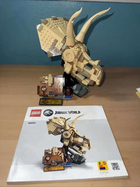 LEGO 76969 Jurassic World Dinosaur Fossils Triceratops Skull. W/ Instructions