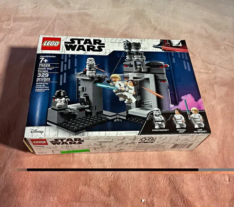LEGO Star Wars 75229 Death Star Escape 329pc App-Enabled Box Leia Luke