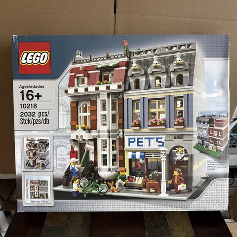 LEGO 10218 Creator Expert Pet Shop Modular Building New SET - Worn Box