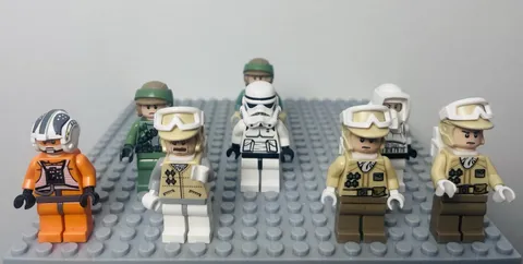 LEGO Star Wars Lot of 8 Minifigures Rebel Troopers Endor Hoth Stormtrooper Scout