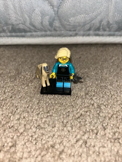 Lego Minifigure Pet Groomer Series 25 CMF VERY GOOD CONDITION!