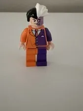 Lego Two-Face 6864 Orange and Purple Suit Super Heroes Batman II Minifigure