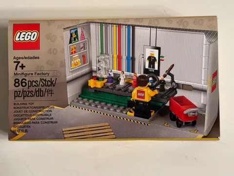 LEGO PROMOTIONAL 5005358 MINIFIGURE FACTORY, 40305, BRAND NEW AND SEALED