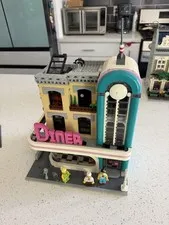 Used 100% Complete LEGO 10260 Creator Expert Downtown Diner Icons!