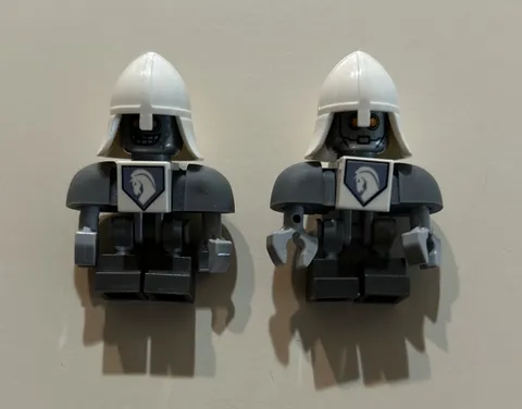 Lego Minifigure Nexo Knights Lance Bot x 2