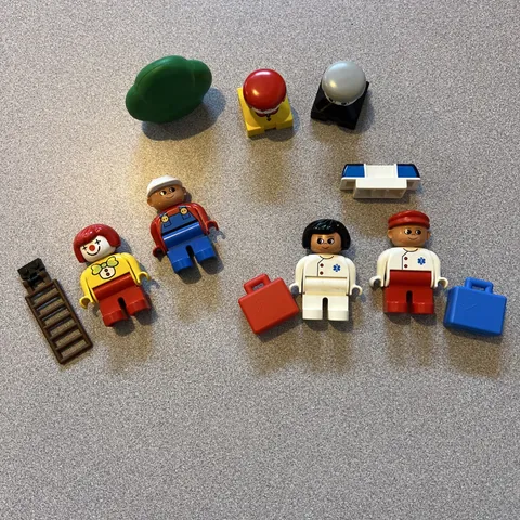 Lego Duplo lot of 11 Pieces Mini Figure People Vintage And Accessories