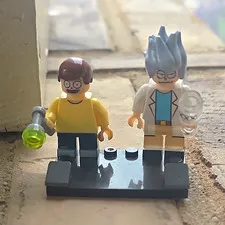LEGO Rick and Morty Minifigures Lot of 2 w/ Accessories MINIFIGURES 12+