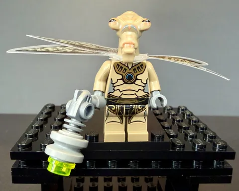 LEGO Star Wars Geonosian Warrior Minifigure sw0381 Dark Tan with Wings