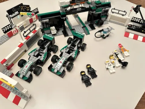 LEGO Speed Champions set (75883) MERCEDES AMG PETRONAS FORMULA ONE TEAM - USED