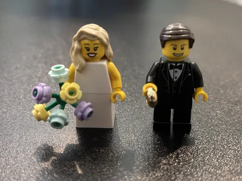 NEW LEGO Bride and Groom Minifigures – Wedding Couple with Bouquet & Ring