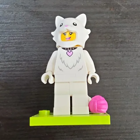 LEGO Minifigures Cat Costume Minifigure with Tail & Pink Yarn Ball Accessory