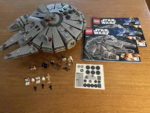 LEGO Star Wars: Millennium Falcon (7965) Manuals, Stickers, All Figures, 99.5%