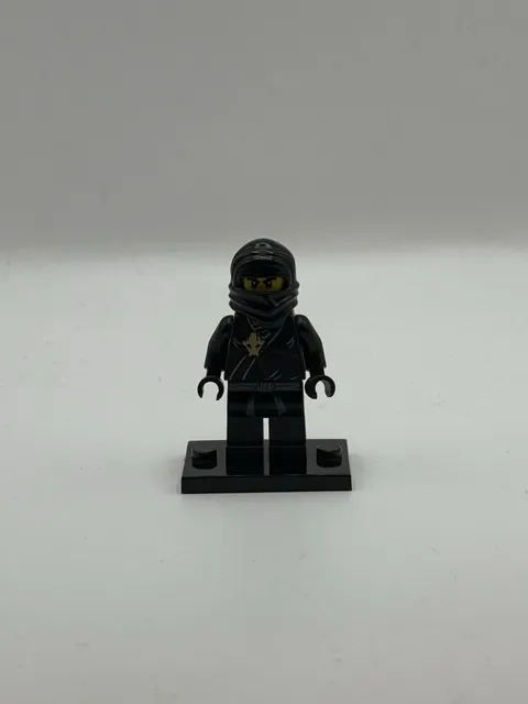 Lego Ninjago Cole Golden Weapons Minifigure (Authentic)