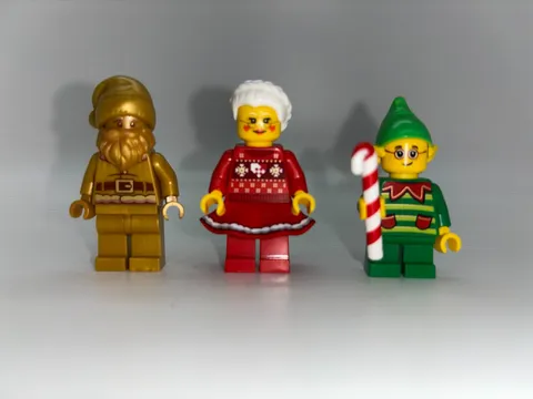 Lego Christmas Build-a-Minifigure (BAM) 2025 Gold Santa, Mrs. Clause and Elf