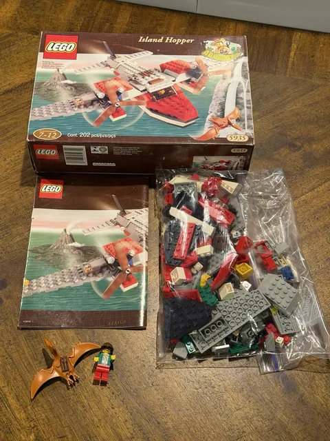LEGO Adventurers ISLAND HOPPER 5935 ~ Complete with Instructions and Box