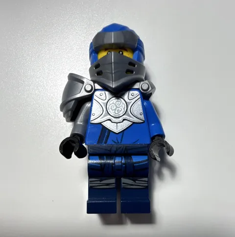 LEGO Minifigure Blue Knight w/ Gray Armor, Helmet & Reversible Head