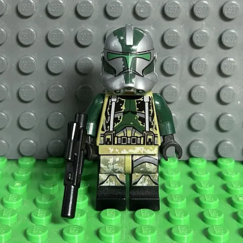 LEGO Star Wars Clone Commander Gree Minifigure SW0910 w/Blaster