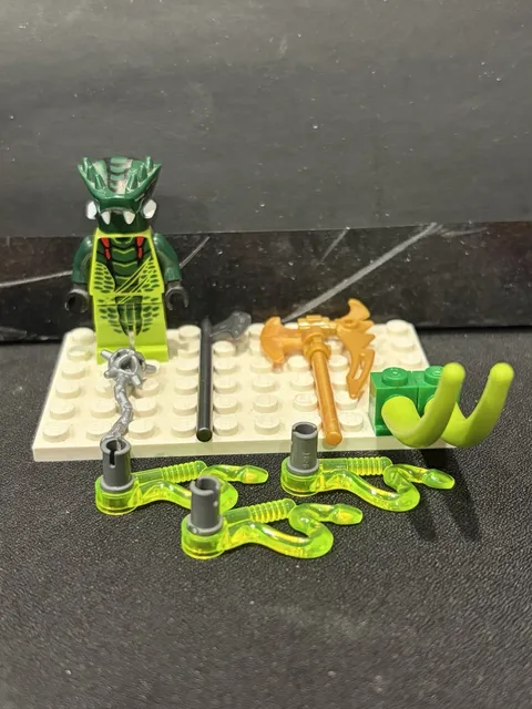 LEGO minifigure Lizaru njo0068 Ninjago Rise of Snakes 9557 complete no cards