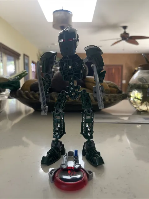 LEGO Bionicle 8605 With An Other Set Disc And Launcher
