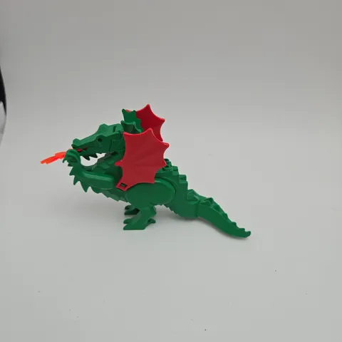 Lego 6028 Castle Green Dragon Knight with Red Wings Posable Moveable