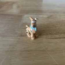 Scooby Doo LEGO Minifigure Dog, Sitting down, Licking chops, tongue out