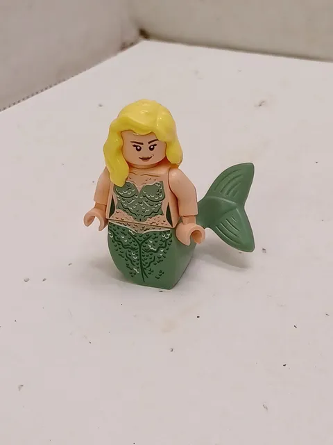 LEGO Blonde Mermaid Minifigure - 4194 Pirates Caribbean - Whitecap Bay Sirens