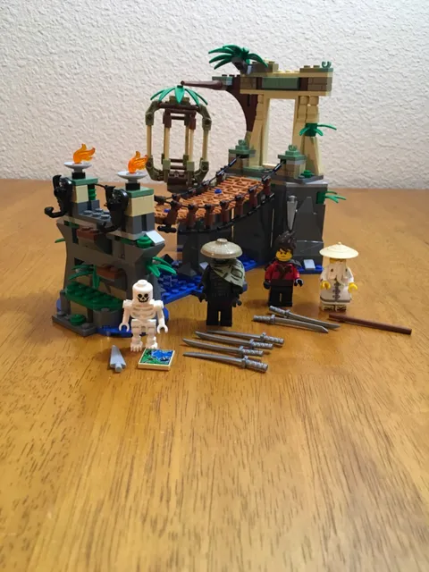 LEGO NINJAGO MOVIE 70608 MASTER FALLS 100% Complete correct figs Adult Collector