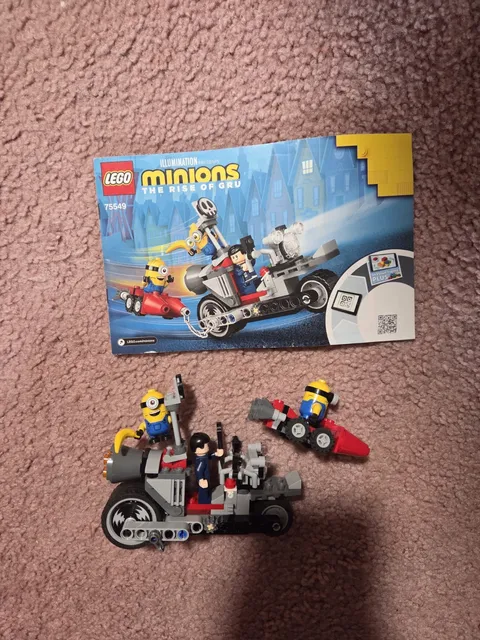 LEGO Minions 75549 Unstoppable Bike Chase The Rise of Gru 136pc Set Boxed 6+