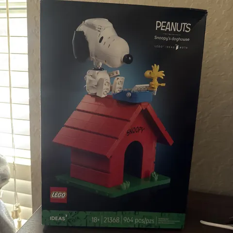 LEGO® Ideas Peanuts: Snoopy’s Doghouse 21368