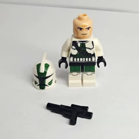 LEGO Star Wars Clone Trooper Commander Gree Phase 1 With Blaster