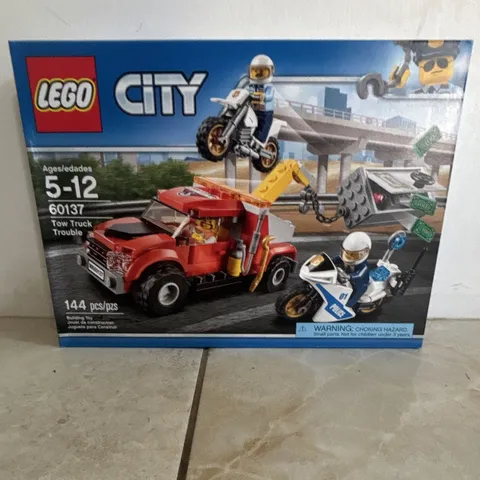 LEGO City Police Tow Truck Trouble 60137 Complete Set 144 pcs Brick Separator